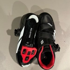 Peloton cycle shoes with click ins.